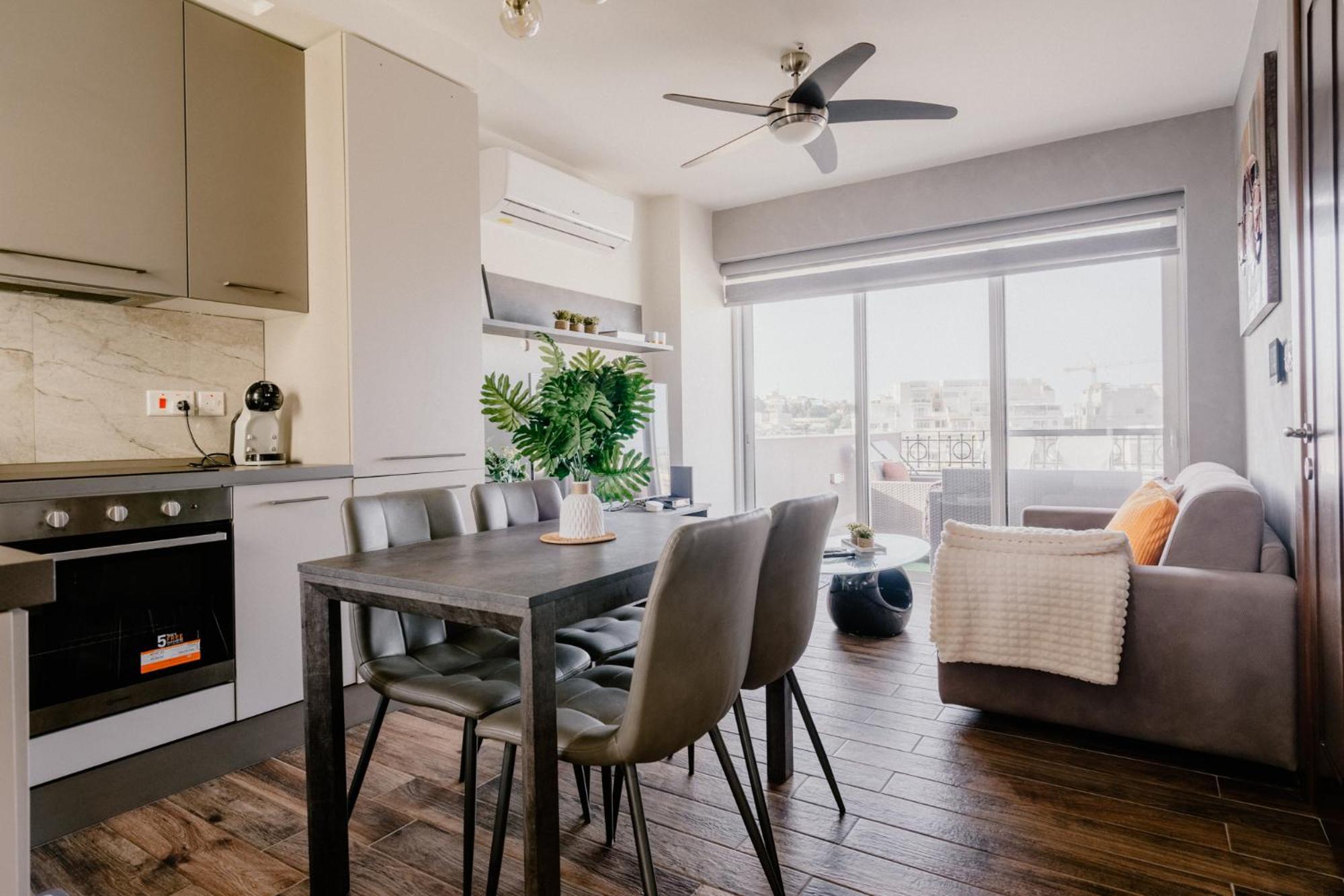 Апартаменти La88 Bayview Penthouse With Jacuzzi Сліма Екстер'єр фото