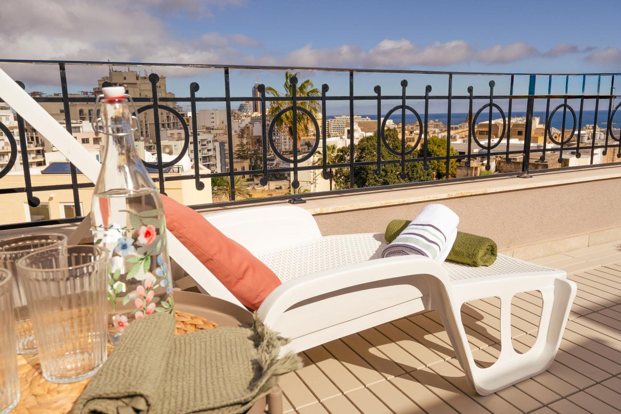 Апартаменти La88 Bayview Penthouse With Jacuzzi Сліма Екстер'єр фото